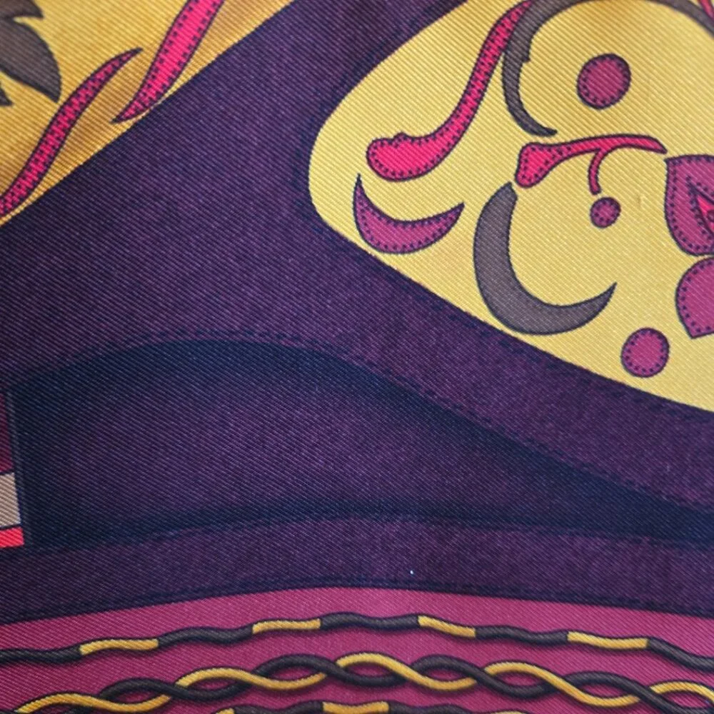 EUC Authentuc Hermes Silk Scarf with Box (Giftable)